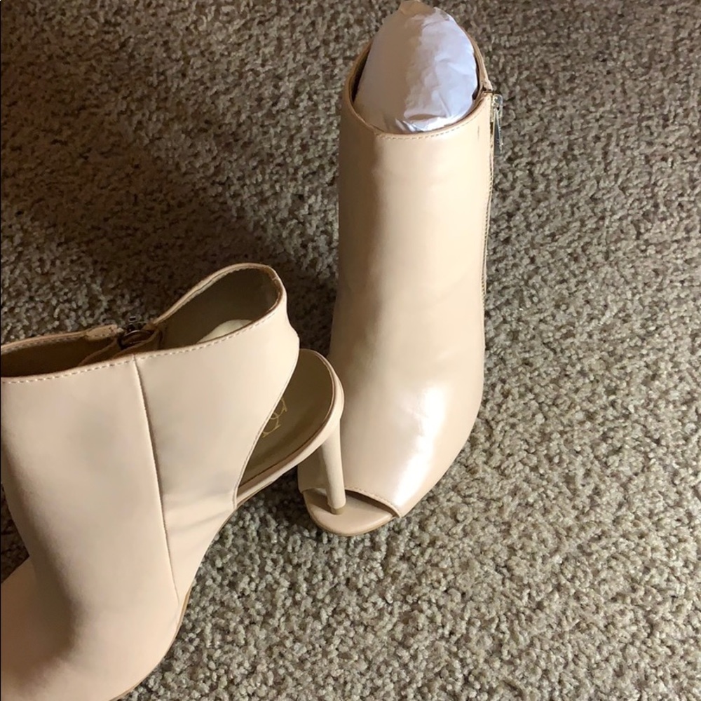 Shoes - Picture 4 of 4